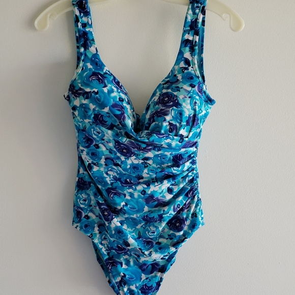 speedo swimwear outlet